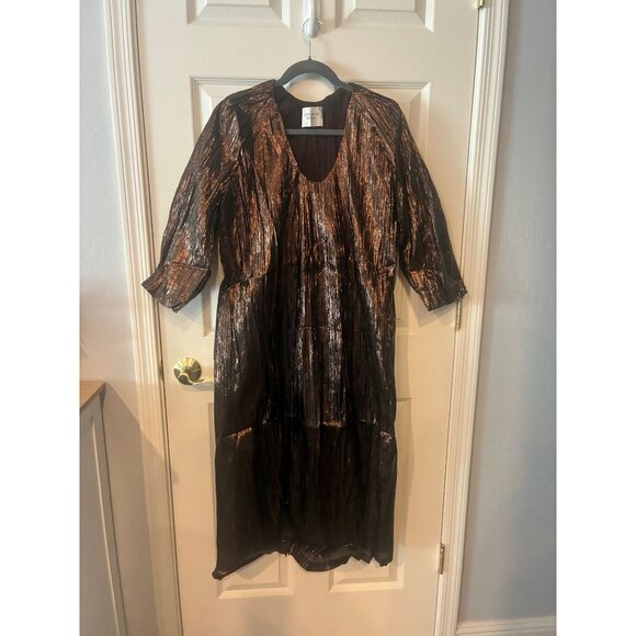 Tuckernuck Hyacinth House Dorinda Plisse Midi Dress Bronze - Picture 4 of 7